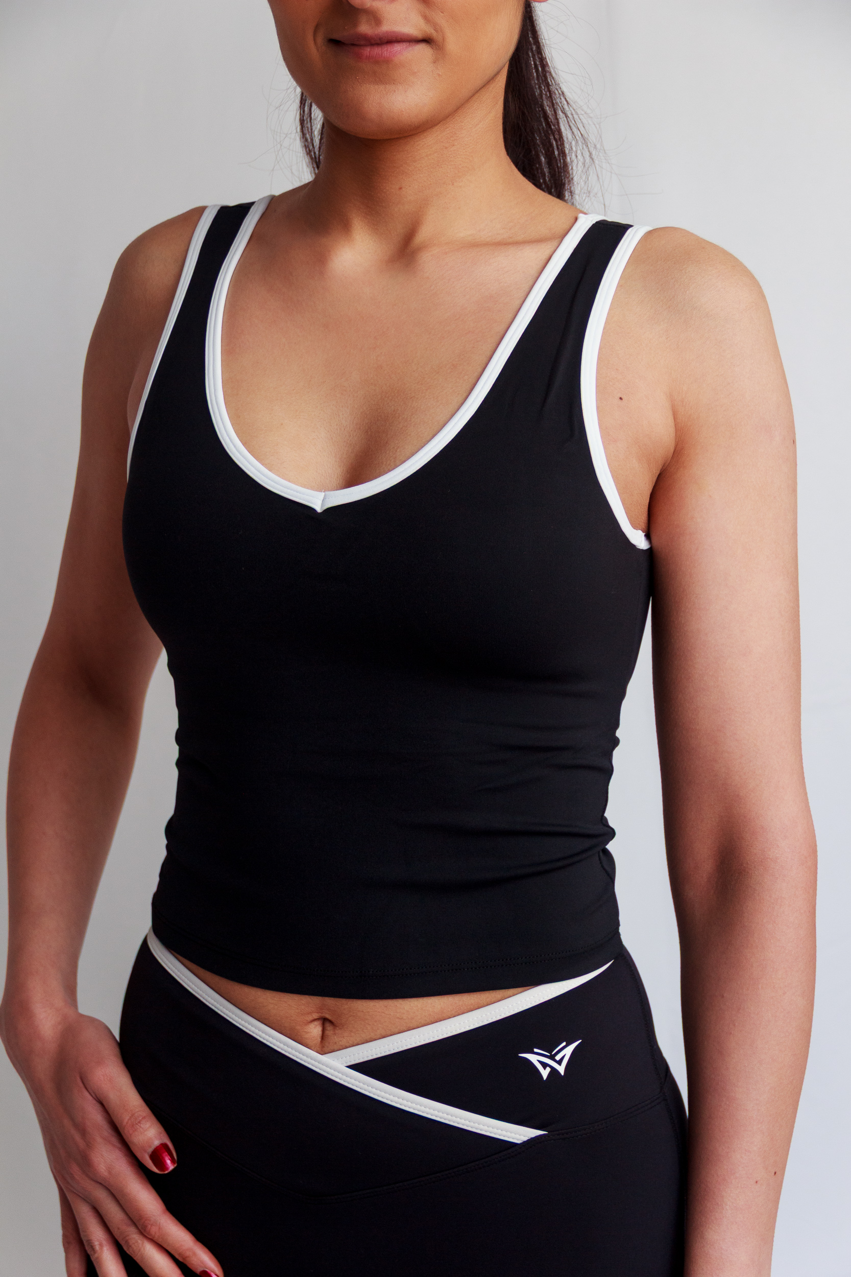 sculpting-tank-black-front-crop
